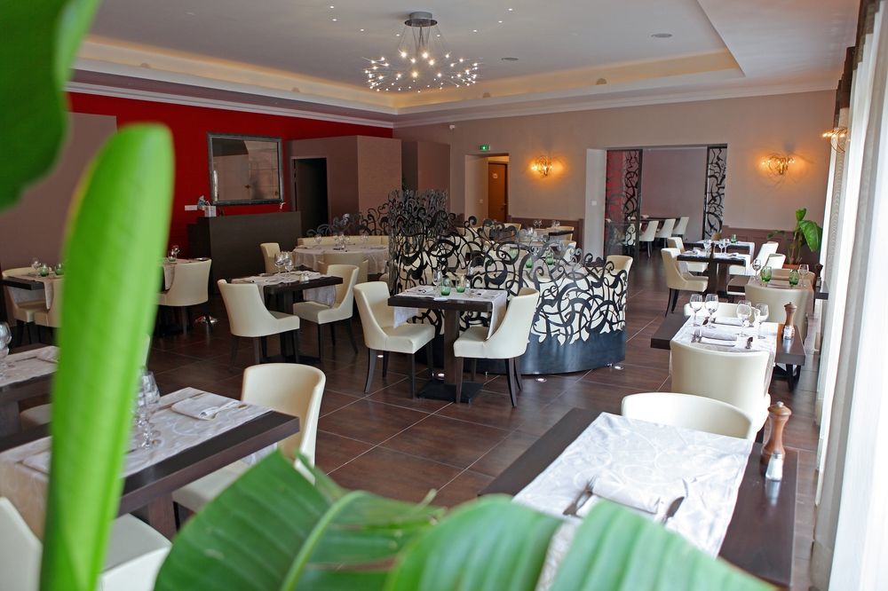 Lodève Logis Hotel Restaurant De La Paix מראה חיצוני תמונה